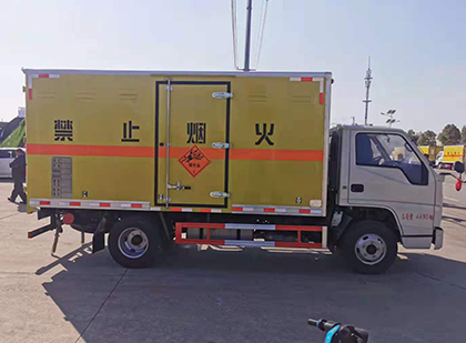 贵德爆破器材运输车