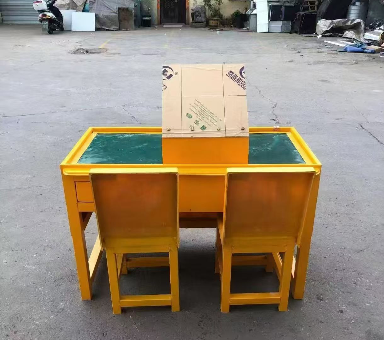 贵德防静电导通桌井下煤矿火工品发放桌：危险品流转的安全守护者